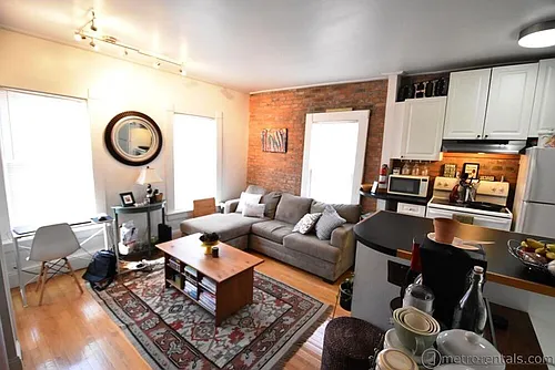 22 E Beck St Photo 1