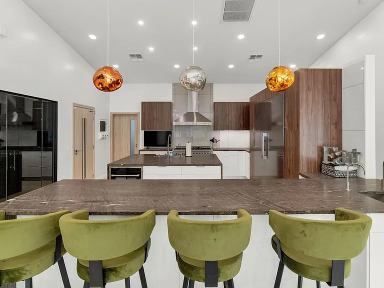 3420 E Oregon Ave — Photo 9