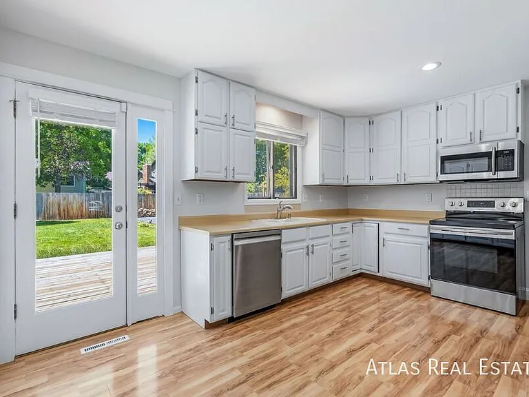 3243 Pepperwood Ln — Photo 6