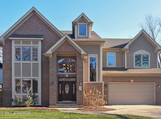 207 S Bobby Ln, Mount Prospect, IL 60056