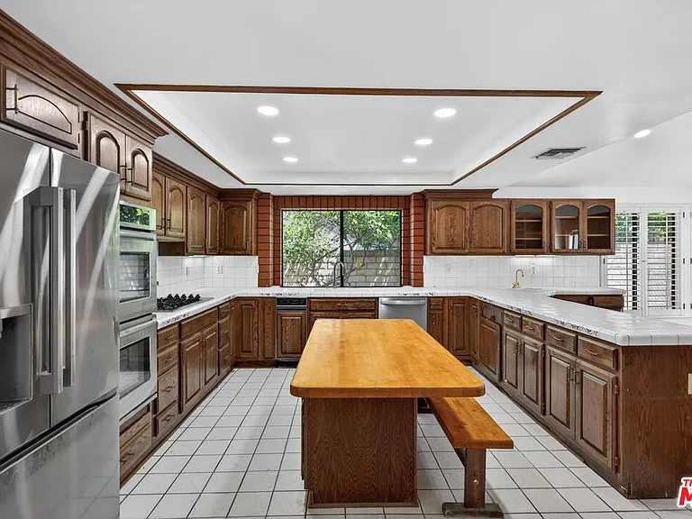 7652 Quimby Ave — Photo 9