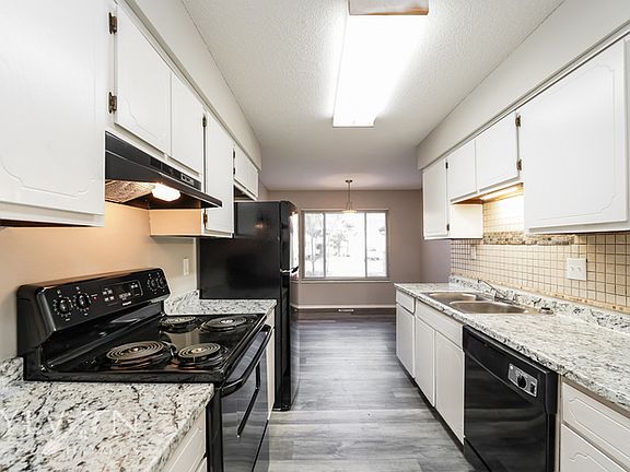 5th image of 877 Tamara Dr S