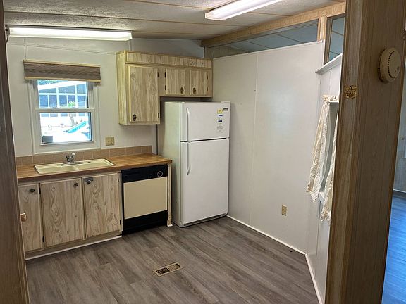 5th image of 3204 Blue Lagoon Dr