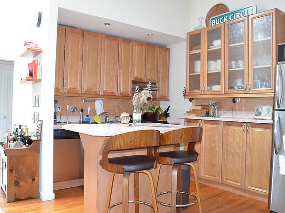 3rd image of 252 Henry St APT 4