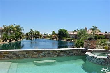 Private Pool and Jacuzzi