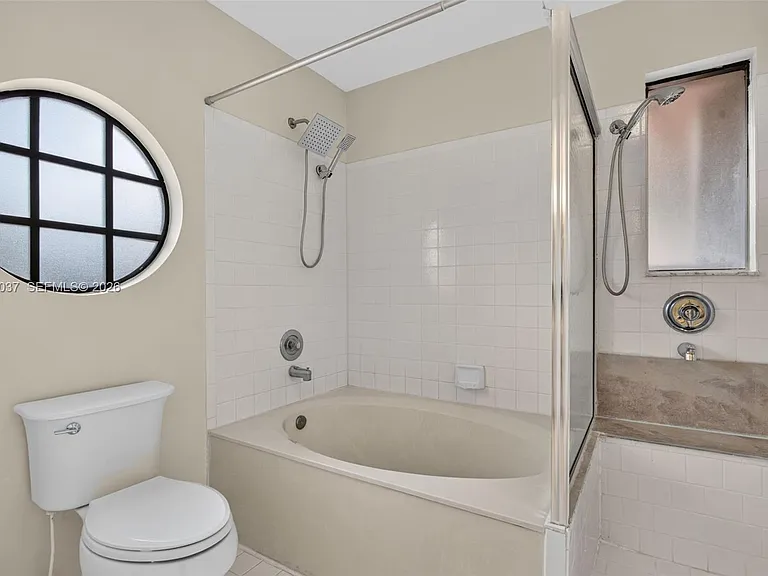 587 NW 38th Ave — Photo 22