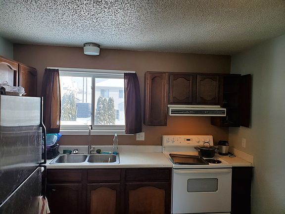 5th image of 230 S Chestnut St APT 3