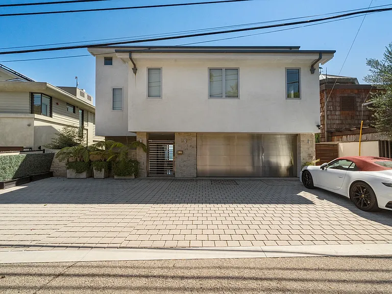 24380 Malibu Rd — Photo 39