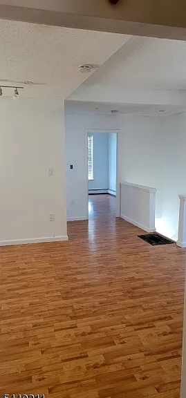557 Jackson Ave — Photo 6