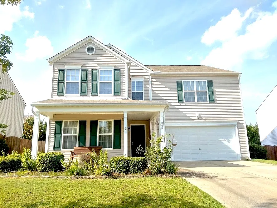 4 bed, 2.5 bath, 2736 sqft, $2,200 — Photo 1