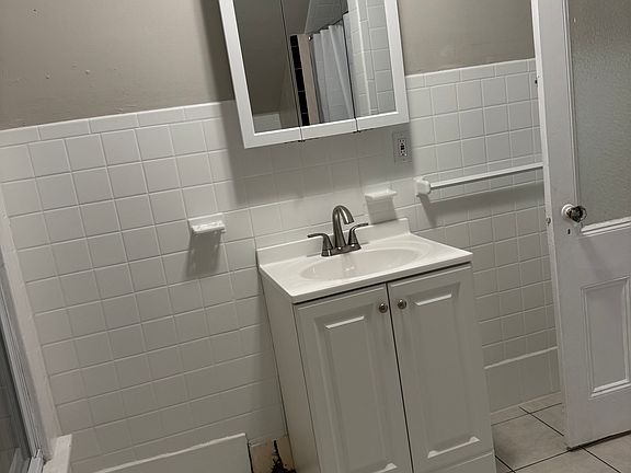 3rd image of 76 Washington Ave