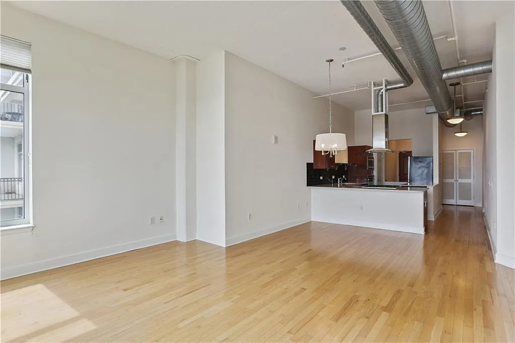 1 bed, 1.0 bath, 1215 sqft, $2,500 — Photo 3