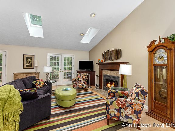 3rd image of 4310 Crest Creek Ct SW
