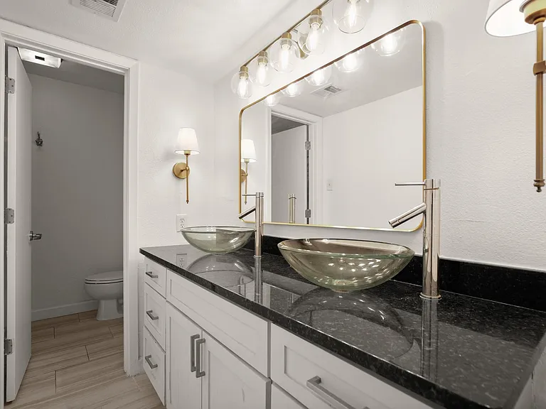 2020 S Congress Ave #2102 — Photo 13