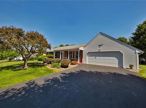 4th image of 1347 Camelot Dr