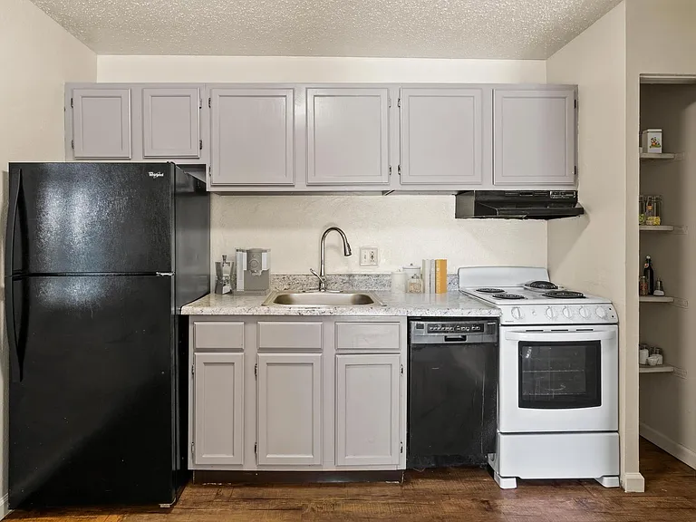 Westport Crossing Apartments — Photo 34