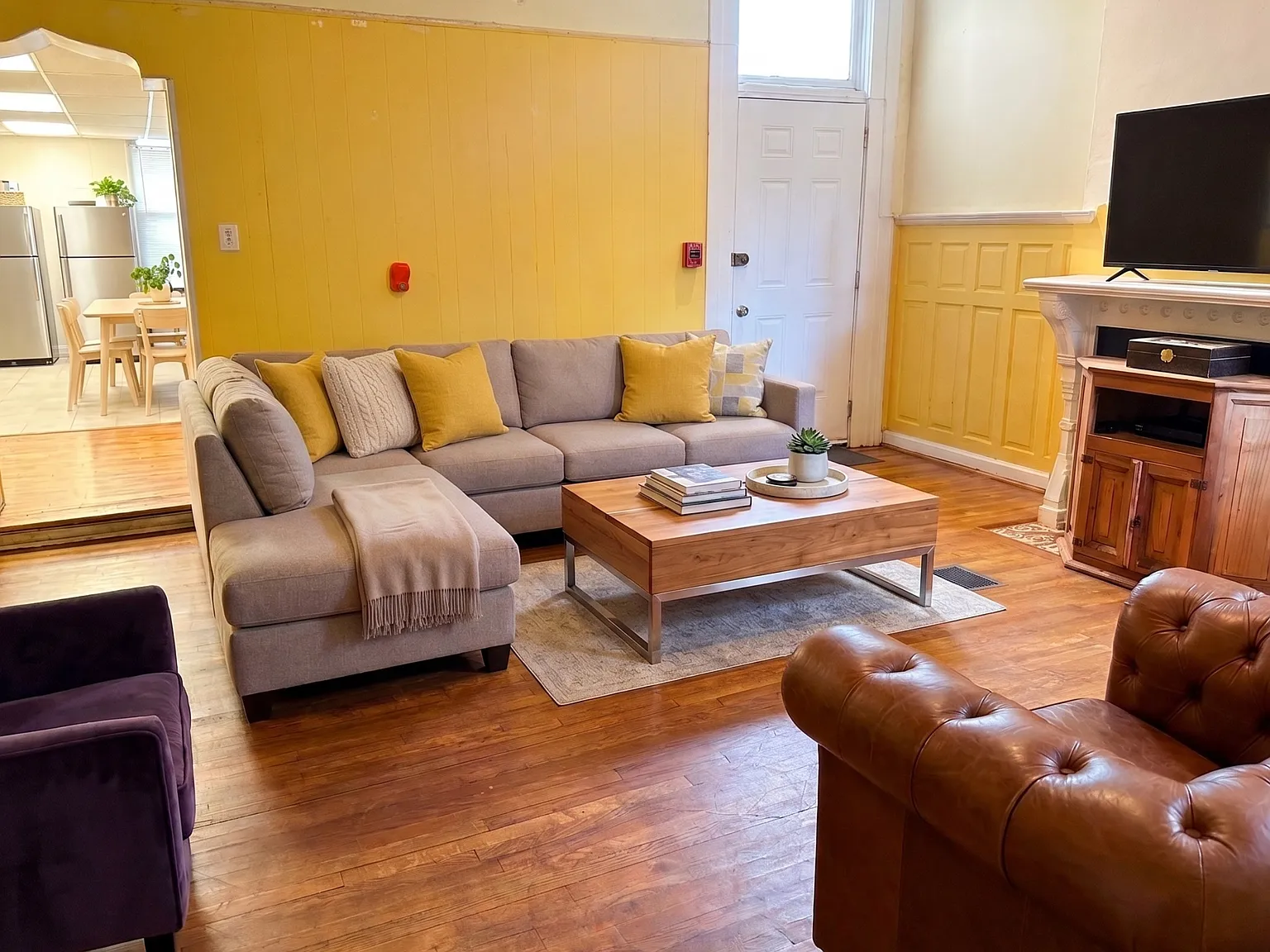 7 bed, 2.5 bath, 2550 sqft, $6,300 — Photo 2