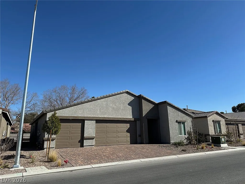 4 bed, 3.0 bath, 2470 sqft, $3,000 — Photo 2