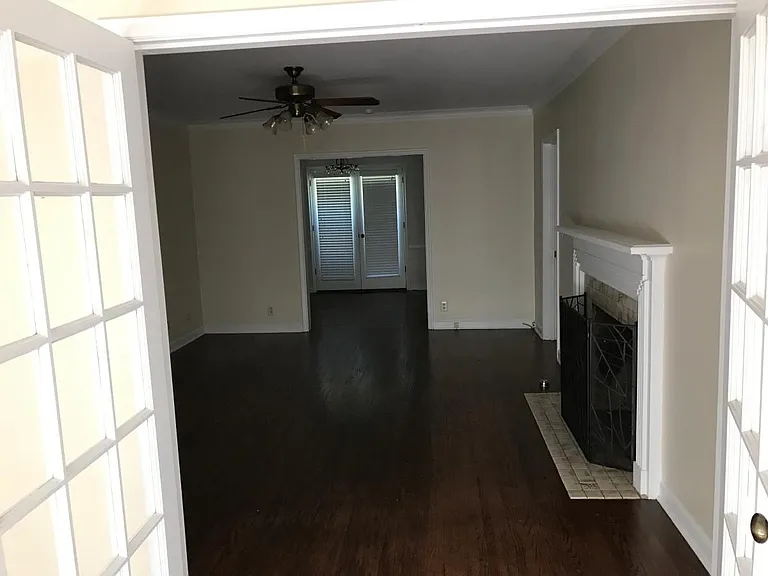 917 E 36th Pl — Photo 7