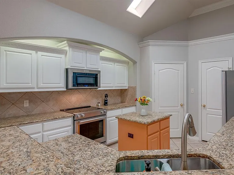 6008 Frost St — Photo 15