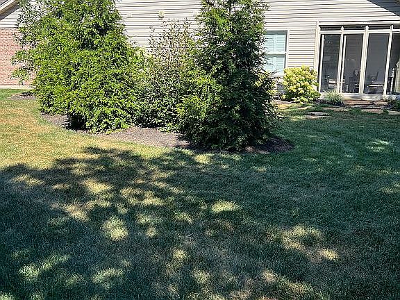 4th image of 748 Villa Ct