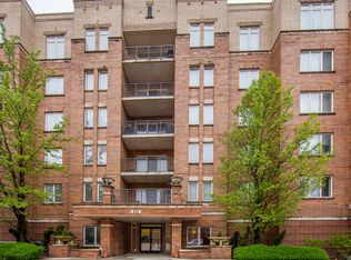 655 Perrie Dr APT 204, Elk Grove Village, IL 60007