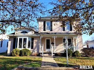 111 N Pine St, Washington, IL