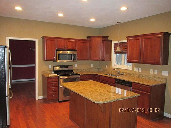 4th image of 2140 River Oaks Dr
