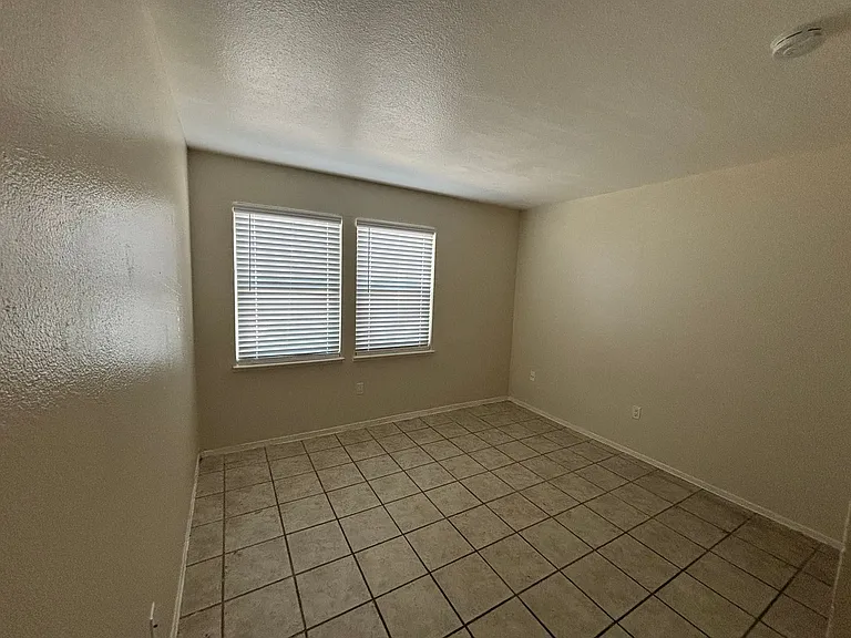 Sonoma Court Townhomes — Photo 13