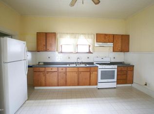 213 N 11th St, Herrin, IL 62948