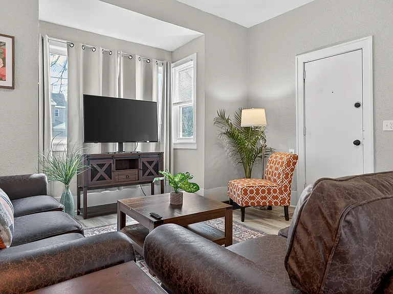 700 Broadway Ave NW #1 — Photo 6