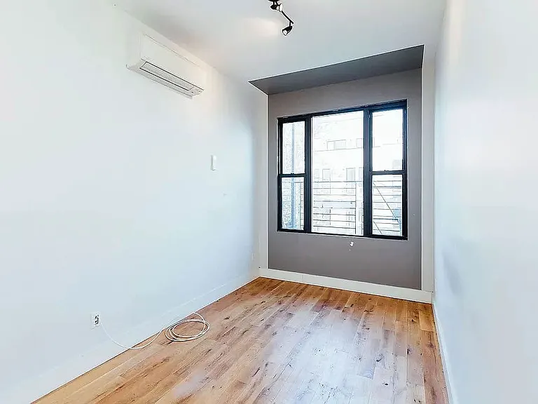 182 Suydam St #2R — Photo 10