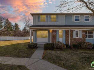 24514 Olde Orchard St, Novi, MI 48375