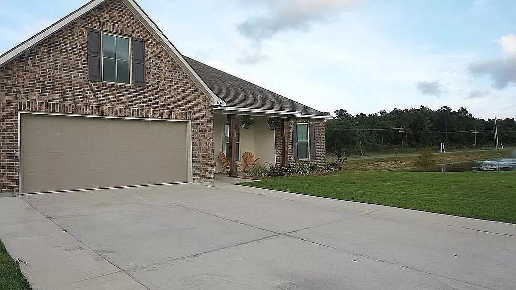 4 bed, 1885 sqft, $2,500 — Photo 3