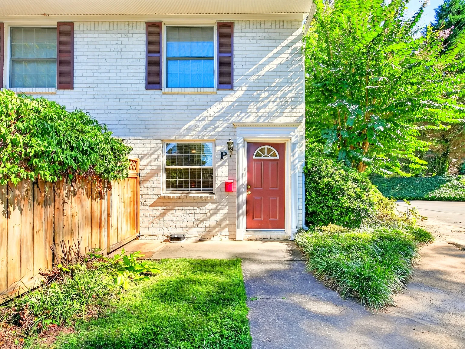 2 bed, 1.5 bath, 960 sqft, $2,100 — Photo 2