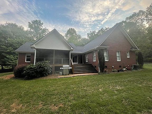 2nd image of 325 Earles Fort Rd