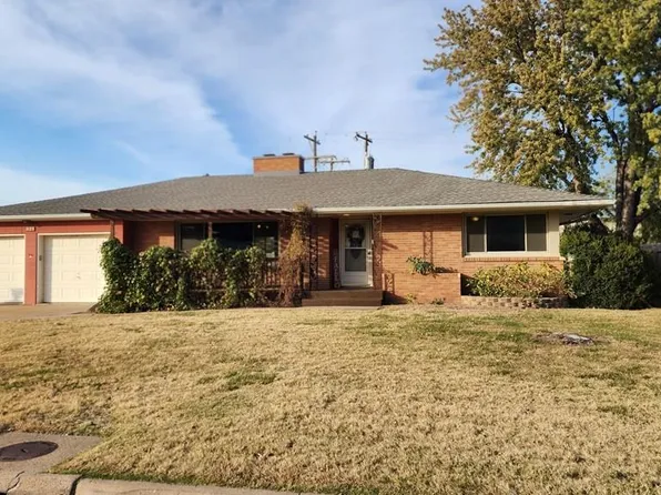 823 Millwood Dr, Salina, KS 67401