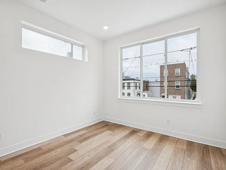 921 E Chelten Ave — Photo 14