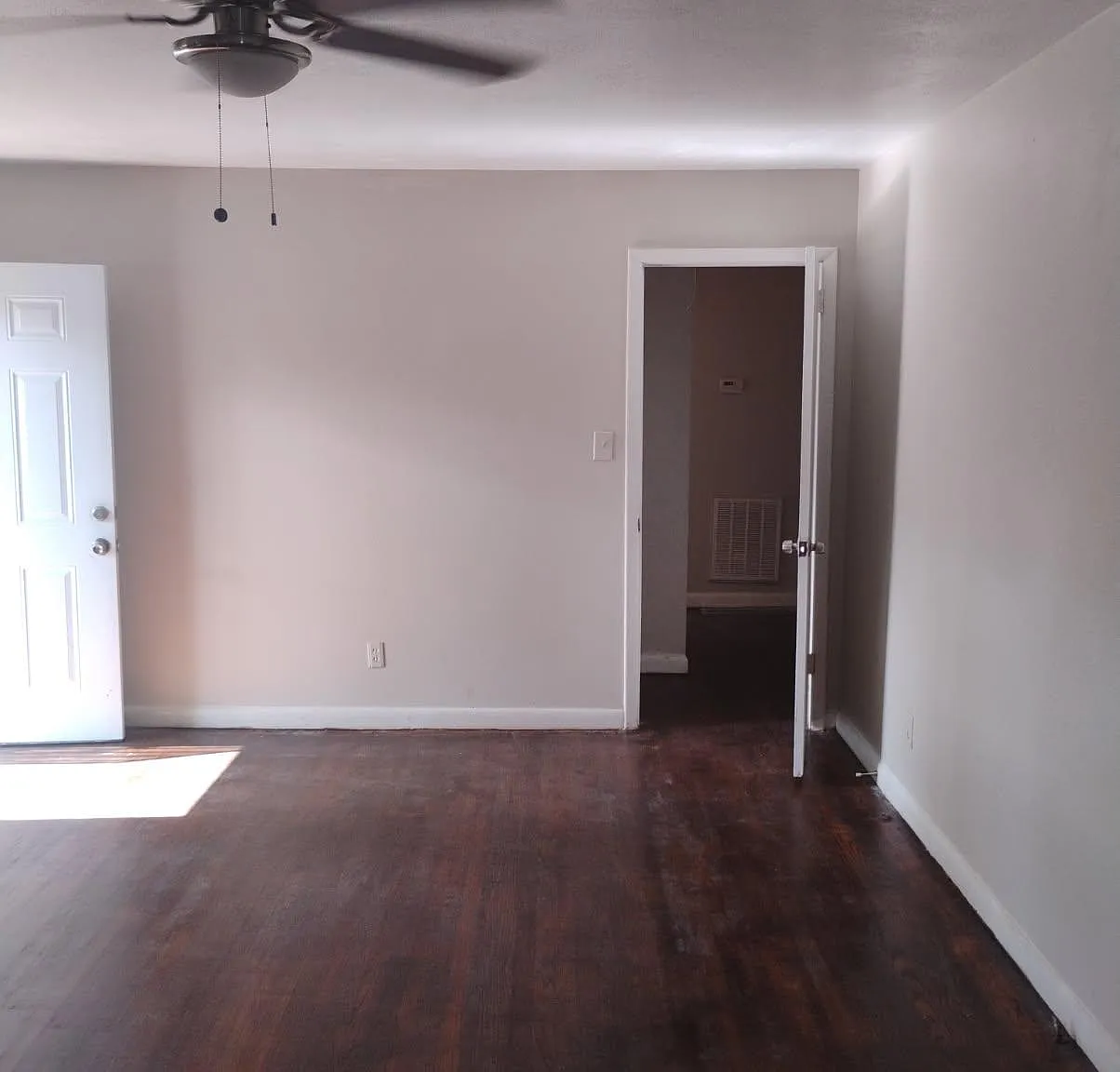 5 bed, 1.5 bath, 2394 sqft, $1,650 — Photo 3
