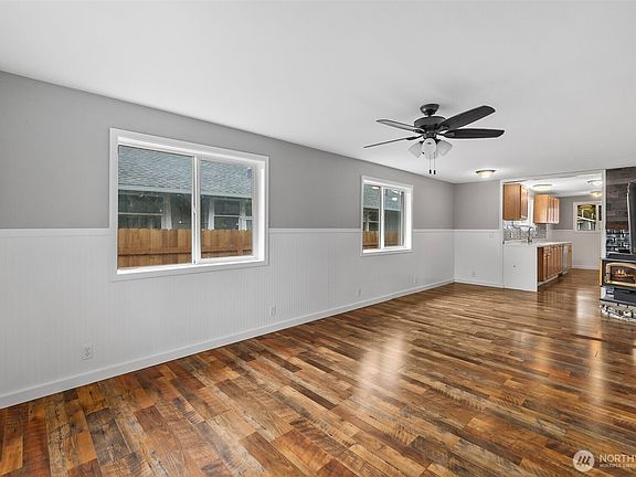 3rd image of 827 S Tower Avenue