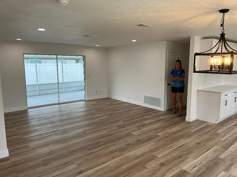 1385 S Harbor Dr — Photo 6