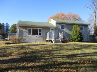 35 Hudson Dr, New Windsor, NY 12553