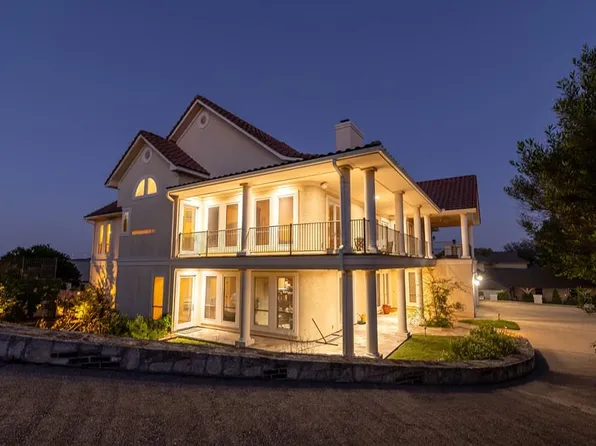 107 Deerwood Dr, Kerrville, TX 78028