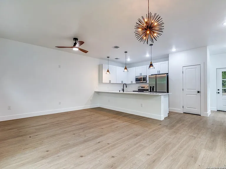 531 Essex St #201 — Photo 4