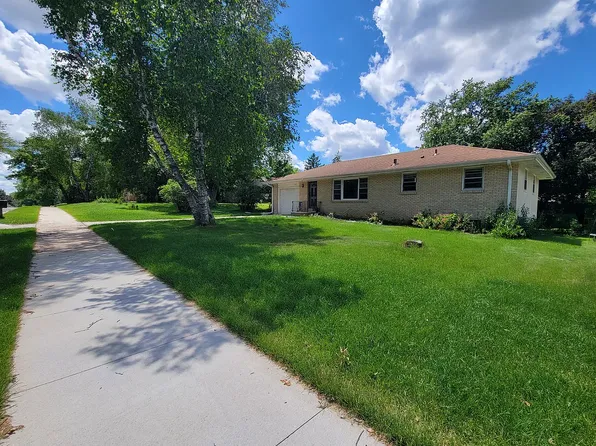 130 Oakwood Dr, New Brighton, MN 55112