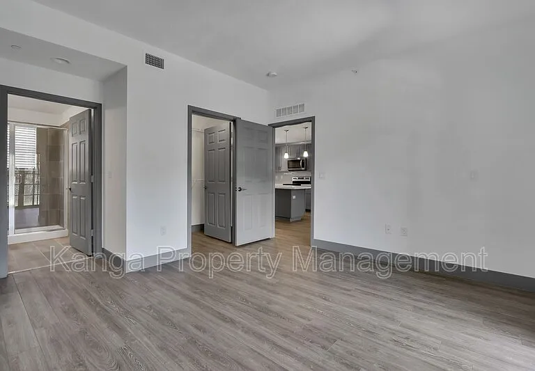 540 NE 14th Ct #103 — Photo 6