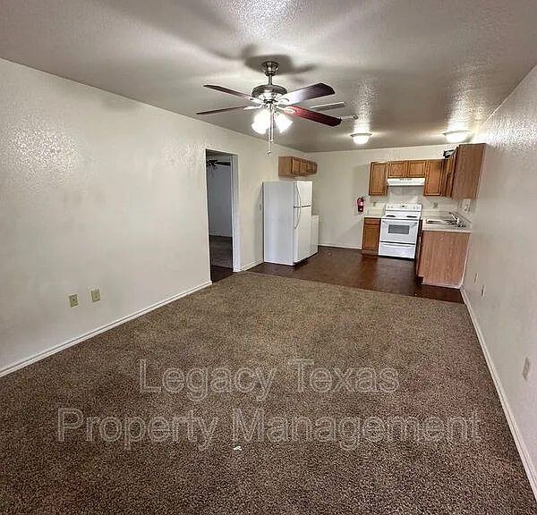 1108 Williams Ave #C — Photo 2