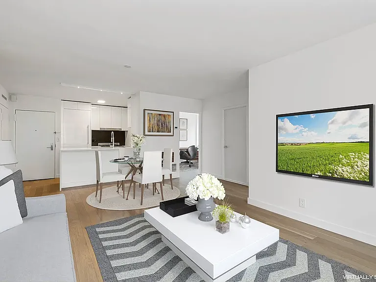 430 W 34th St #8CD — Photo 2