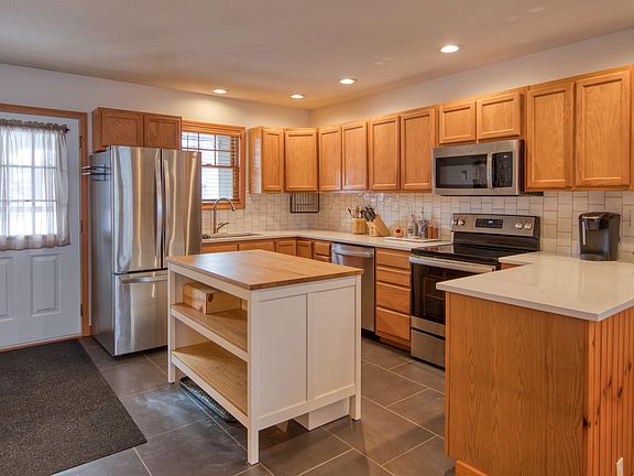 4th image of 176 Fir Way Unit 19