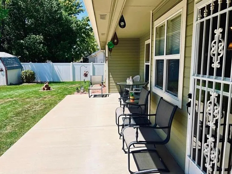 511 Hazel Cir — Photo 3
